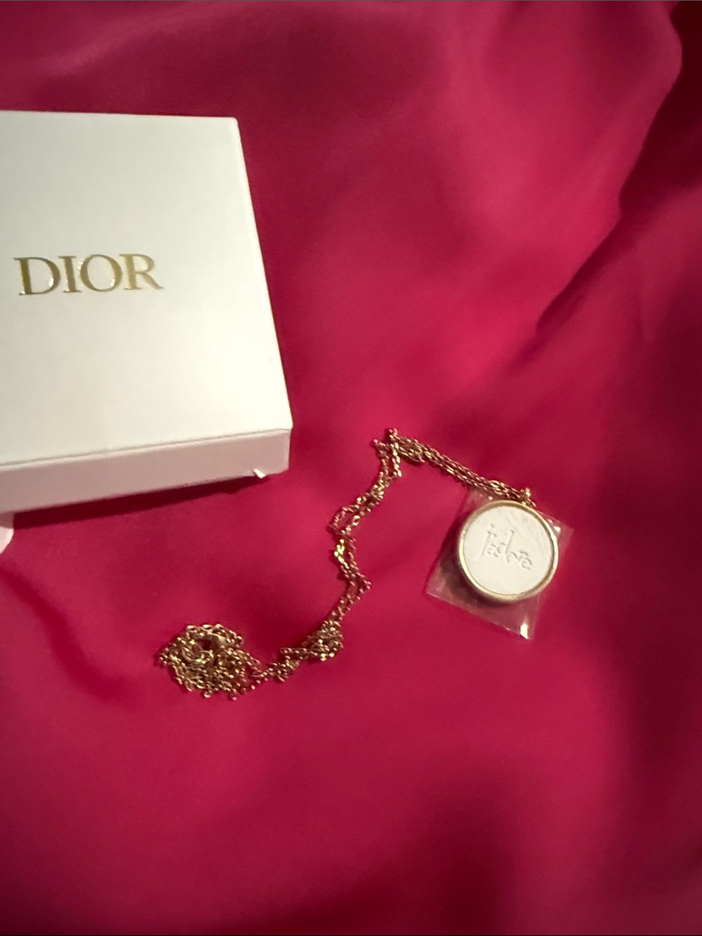 Dior J’adore Gold Necklace with Fragrance diffuser pendant - Picture 2 of 6